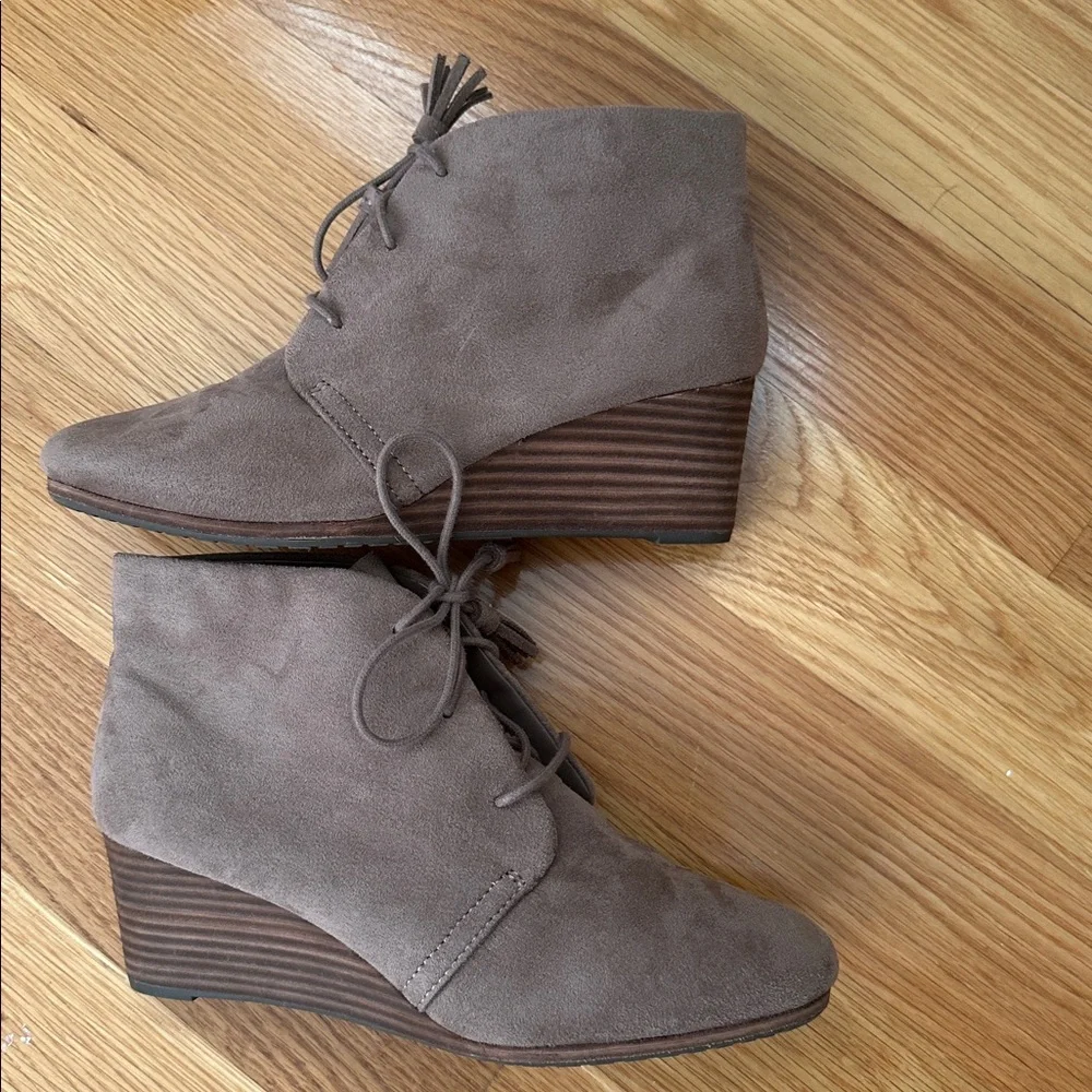 Dr. Scholl's Brown Lace Up Boots. Man made material-suede like - Picture 2 of 6